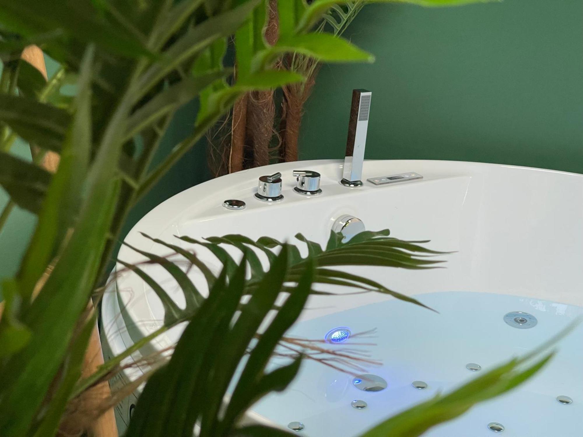 Evasion Exotique - Suite Selva - Jaccuzzi Privatif Amiens Luaran gambar